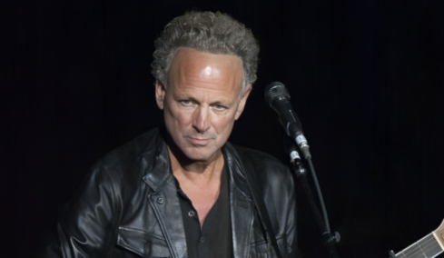 Fleetwood Mac: Γυναίκα επιτέθηκε στον πρώην κιθαρίστα του συγκροτήματος