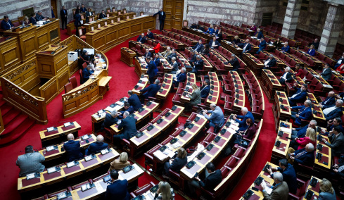 Στη Βουλή οι δύο δικογραφίες για ΟΠΕΚΕΠΕ, τι αναφέρουν για παρεμβάσεις και συνομιλίες βουλευτών και υπουργών 