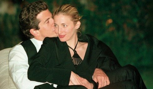 «Ο χωρισμός μου από την Κάρολιν Μπεσέτ με ισοπέδωσε» - Πώς ανακάλυψε ο Μάικλ Μπέργκιν τη σχέση της με τον Τζον Κένεντι 