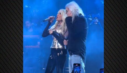 Αυλαία για την Άννα Βίσση στο νυχτερινό κέντρο που εμφανίζεται: Τραγούδησε με τον Καρβέλα και ανακοίνωσε τη συναυλία της στο ΟΑΚΑ