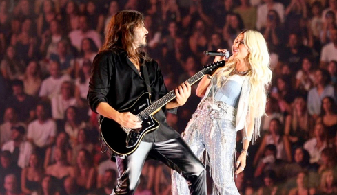 Ο κιθαρίστας Κάρλος Πέρεζ ανακοίνωσε το τέλος της συνεργασίας του με την Άννα Βίσση ύστερα από 11 χρόνια