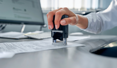 Οι νέοι βασικοί μισθοί σε Δημόσιο και ΟΤΑ: Πίνακες και παραδείγματα