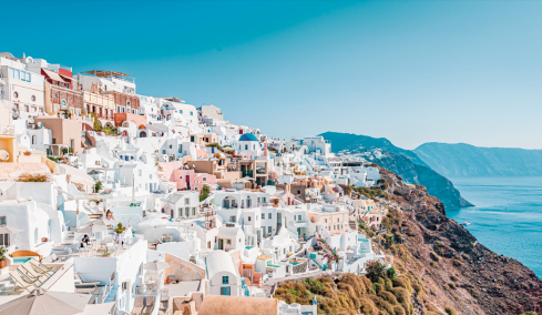 Κόβουν 30% τις τουριστικές κλίνες στις Κυκλάδες, φρένο και στα Airbnb