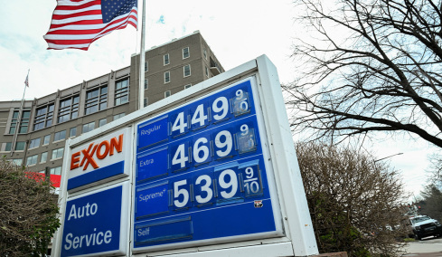 H «Επική οργή» αρχίζει να κατακλύζει και τους... Αμερικανούς: Δυσφορία στις ΗΠΑ για την ακρίβεια λόγω πολέμου