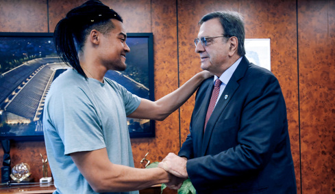 H Ελληνική Ολυμπιακή Επιτροπή επιβράβευσε τον Εμμανουήλ Καραλή για το ασημένιο στο Παγκόσμιο Πρωτάθλημα