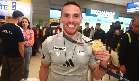 Λευτέρης Πετρούνιας: Επέστρεψε από το Κάιρο με το χρυσό μετάλλιο ο άρχοντας των κρίκων, φωτογραφίες