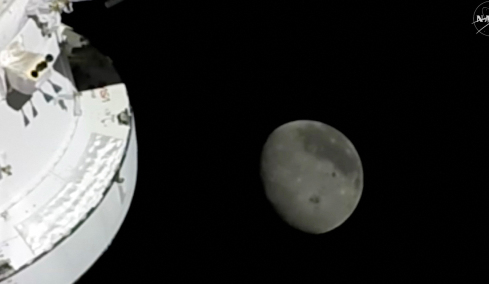 Artemis II: Η θέα που έκοψε την ανάσα των αστροναυτών, από την ανατολή της Γης και την ηλιακή έκλειψη μέχρι τους άγνωστους κρατήρες