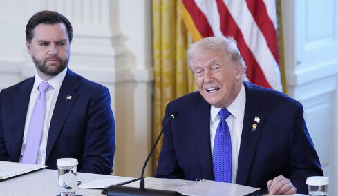 Η μπάλα είναι στο γήπεδο των Ιρανών λέει ο Βανς, πυρετός διαβουλεύσεων πριν λήξει το τελεσίγραφο Τραμπ 