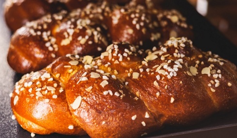 Από πού θα πάρετε τσουρέκι; Δοκιμάσαμε 16 για να σας βοηθήσουμε να διαλέξετε
