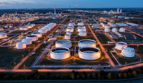 Οι τιμές τραβούν την ανηφόρα σε πετρέλαιο - αέριο, καθώς ο Τραμπ απειλεί και οι Ιρανοί στήνουν ανθρώπινες ασπίδες: Πού ποντάρουν οι αγορές