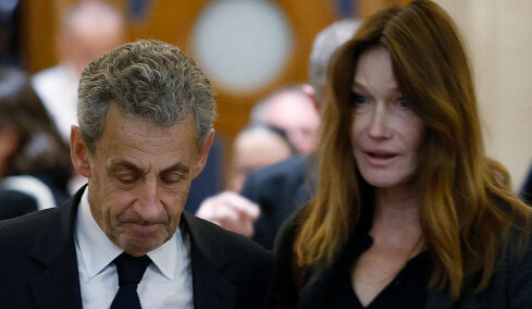 Κάρλα Μπρούνι: Η παρουσία της στο εφετείο για τον Νικολά Σαρκοζί που συζητήθηκε, δείτε φωτογραφίες