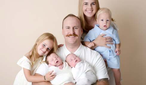 Γέννησε τρία μωρά μέσα σε δέκα μήνες (βίντεο)
