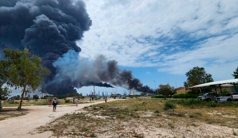 Κουβέιτ και Εμιράτα δέχθηκαν επιθέσεις από ιρανικά drone, εκρήξεις σε διυλιστήριο του Ιράν - «Εύθραυστη η εκεχειρία» λέει ο Βανς