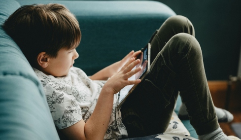 10 ερωταπαντήσεις για την απαγόρευση των social media στους κάτω των 15 ετών: Οι κυρώσεις, τα πρόστιμα και το χρονοδιάγραμμα