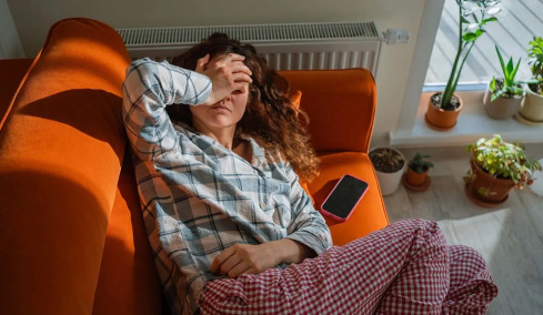 Γιατί ξυπνάτε συνέχεια κουρασμένοι; 5 λόγοι που δεν φαντάζεστε