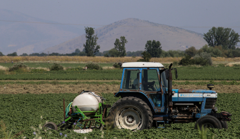 Συνταξιούχος καλείται να επιστρέψει 47.000€ λόγω «μυστικής» εργασίας στα χωράφια