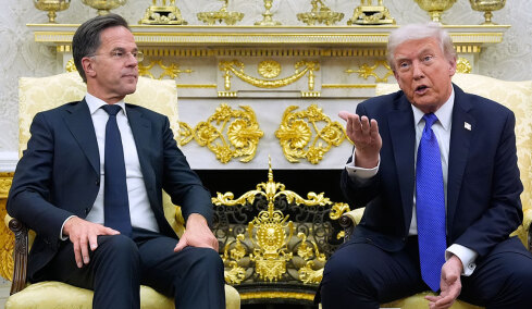 Σε εξέλιξη η κεκλεισμένων των θυρών συνάντηση Τραμπ - Ρούτε, στο τραπέζι η έξοδος των ΗΠΑ από το NATO: «Δοκιμάστηκε και απέτυχε» λέει ο Λευκός Οίκος