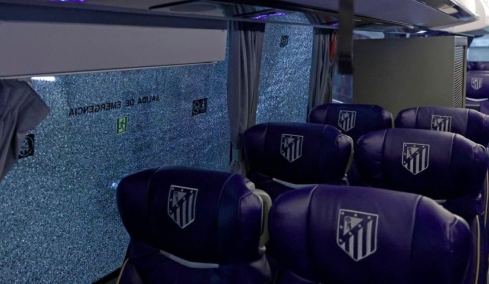 «Έχουμε κι εμείς εικόνες από τη σκοτεινή πλευρά του φεγγαριού»: Η ανάρτηση της Ατλέτικο για την επίθεση στο πούλμαν της από οπαδούς της Μπαρτσελόνα