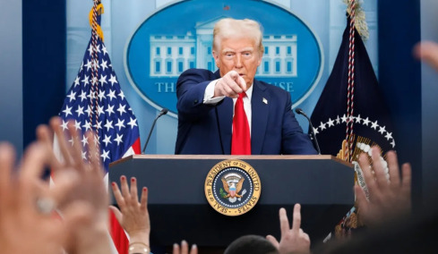 Έχει άνοια ο Ντόναλντ Τραμπ; Τα σημάδια που ανησυχούν τους γιατρούς – Δείτε βίντεο