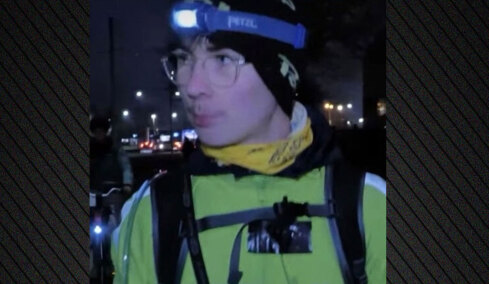 18χρονος περπατά 32 χλμ. κάθε μέρα για έναν συγκλονιστικό σκοπό - Η ιστορία του συγκινεί
