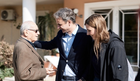 Στο Γηροκομείο Αθηνών ο Κυριάκος Μητσοτάκης: Στόχος μας είναι να φιλοξενεί μελλοντικά 500 άτομα