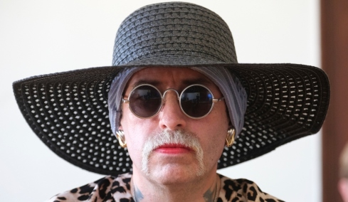 Νεοναζί που άλλαξε φύλο για να αποφύγει τη φυλάκιση στη Γερμανία συνελήφθη στην Τσεχία