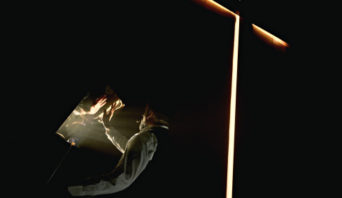 Σωτήρης Χατζάκης: Η επιτυχημένη παράστασή του «Ο λόγος» επιστρέφει σε νέο χώρο 