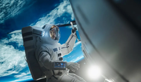 Αδριανός Γολέμης: Ο Έλληνας γιατρός των αστροναυτών μιλά για το Artemis-I