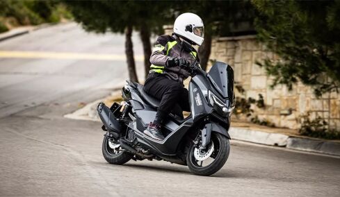 Δοκιμάζουμε το νέο Yamaha NMAX 155 με το «turbo boost» - Πόσο κοστίζει;