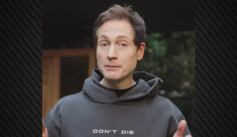 Δισεκατομμυριούχος που θέλει να ζήσει για πάντα ανακάλυψε το λάθος μέσα στο ίδιο του το σπίτι