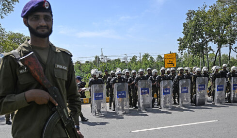 «Προσευχηθείτε για ειρήνη»: Με 10.000 αστυνομικούς στους δρόμους, το Ισλαμαμπάντ έτοιμο για τις συνομιλίες ΗΠΑ και Ιράν - Τραμπ: Τα Στενά του Ορμούζ θα ανοίξουν γρήγορα