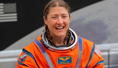 Κριστίνα Κοχ της αποστολής Artemis II: «Τι άλλαξε για μένα ενώ κοιτούσα από ψηλά τη Γη»