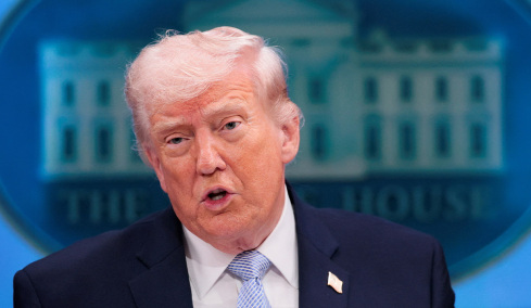 Βρήκαμε στα αρχεία για τα UFO «ενδιαφέροντα έγγραφα», λέει ο Τραμπ και υπόσχεται να δημοσιευτούν