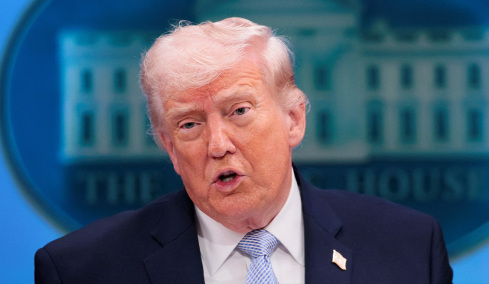 Νέες απειλές Τραμπ στο Ιράν: Φορτώνουμε τα πλοία μας με τα καλύτερα πυρομαχικά, θα τα χρησιμοποιήσουμε αν δεν υπάρξει συμφωνία