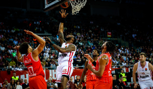 Ολυμπιακός: Το απίθανο κάρφωμα του Χολ στο παιχνίδι με τη Χάποελ στο Νο1 του top-10 της Euroleague, βίντεο