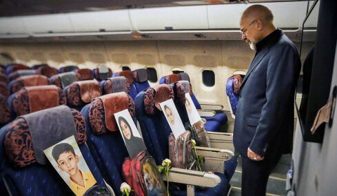 Στο Πακιστάν με τις φωτογραφίες των νεκρών παιδιών της Μινάμπ η ιρανική αντιπροσωπεία για τις συνομιλίες με τις ΗΠΑ
