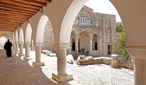 Αποστολή στην Πάρο: Η Μεγάλη Εβδομάδα στο νησί μέσα από 40 φωτογραφίες
