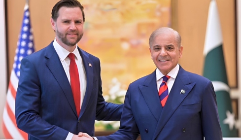 Ξεκίνησαν οι διαπραγματεύσεις ΗΠΑ και Ιράν στο Πακιστάν, η Ουάσινγκτον διέψευσε ότι συμφώνησε στην αποδέσμευση περιουσιακών στοιχείων της Τεχεράνης