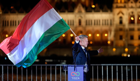 Σαρωτική νίκη του Μάγιαρ στις εκλογές στην Ουγγαρία, εκθρόνισε μετά από 16 χρόνια τον Όρμπαν