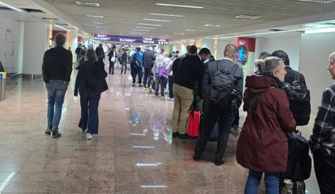 Ουρές και καθυστερήσεις στις πτήσεις έφεραν οι νέοι συνοριακοί έλεγχοι στα ευρωπαϊκά αεροδρόμια