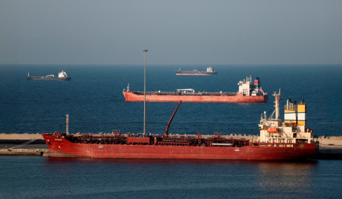 Σε ισχύ ο αμερικανικός αποκλεισμός στα Στενά του Ορμούζ - Για «αναχαίτιση, εκτροπή και κατάληψη» σε όποιο πλοίο περάσει προειδοποίησαν οι ΗΠΑ