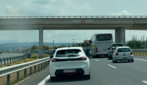 Με χαμηλές ταχύτητες για χιλιόμετρα επιστρέφουν οι εκδρομείς από Κόρινθο προς Αθήνα, δείτε live που υπάρχουν τα μεγαλύτερα προβλήματα