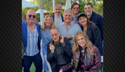 Η Νία Βαρντάλος γιόρτασε το ελληνικό Πάσχα στην Αμερική με τον σύντροφό της: Μαζί τους και ο Τομ Χανκς με τη Ρίτα Γουίλσον