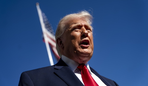 O Τραμπ κλείνει από σήμερα τα στενά του Ορμούζ, σκέφτεται νέες επιθέσεις: «Δεν με ενδιαφέρει αν το Ιράν επιστρέψει στις συνομιλίες»