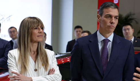 Η γυναίκα του Ισπανού Πρωθυπουργού Πέδρο Σάντσεθ παραπέμπεται σε δίκη για διαφθορά και υπεξαίρεση