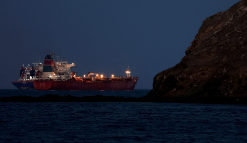 Σε νέα φάση η σύγκρουση ΗΠΑ - Ιράν: Ο Τραμπ απέκλεισε τα Στενά του Ορμούζ, θα βυθίσουμε τα πολεμικά σας απειλεί η Τεχεράνη