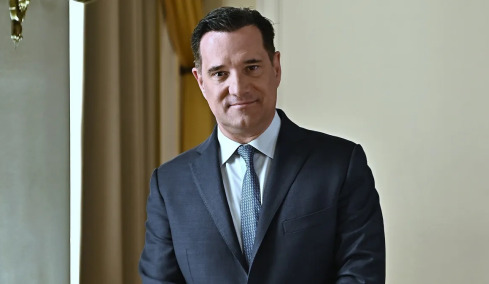 Άδωνις Γεωργιάδης: Επισκέφτηκε τον καλύτερο οικογενειακό γιατρό του κόσμου στο Κέντρο Υγείας Αρεόπολης