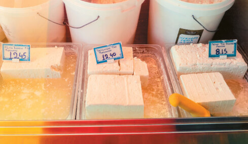  Εμφύλιος ΗΠΑ και ΕΕ και για τα τυριά: Πώς η φέτα έφτασε από τον Πολύφημο στη... Wall Street