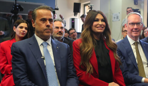 Έπεσαν οι υπογραφές για τη σύμβαση γεώτρησης υδρογονανθράκων στο Ιόνιο, για «ιστορική στιγμή» μίλησε ο Παπασταύρου