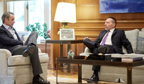 Συνάντηση Μητσοτάκη-Στουρνάρα: Η κυβέρνηση προτείνει την ανανέωση της θητείας του διοικητή της Τράπεζας της Ελλάδος